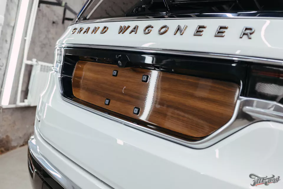 Так не должно быть! Заново разработали дизайн наклеек для Jeep Grand Wagoneer и забронировали кузов полиуретаном